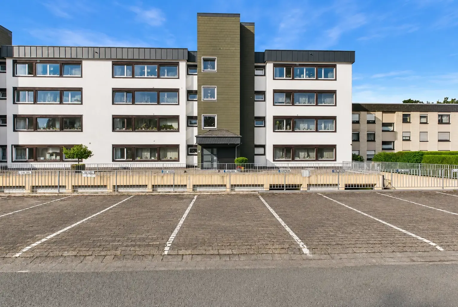 Lukrative Kapitalanlage mit Tiefgaragenstellplatz und über 30.000 € Mieteinnahmen pro Jahr – Foto 2