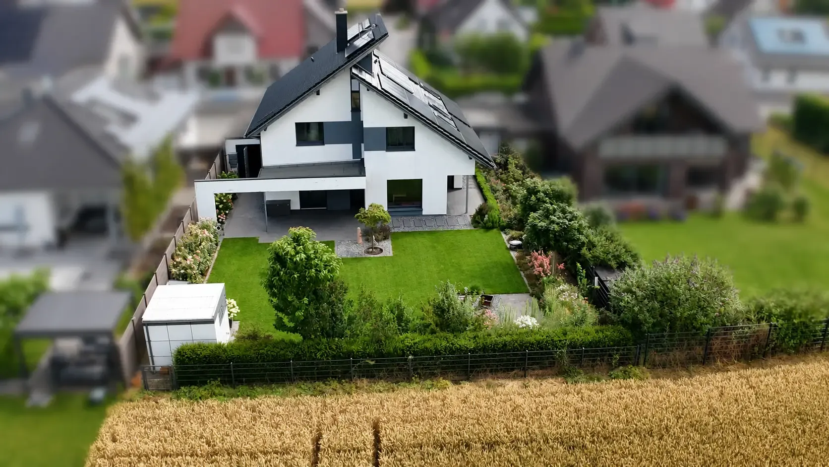 KfW-55-Familienhaus Hightech mit Loxone Smart Home, PV-Speicher und freiem Blick – Foto 2