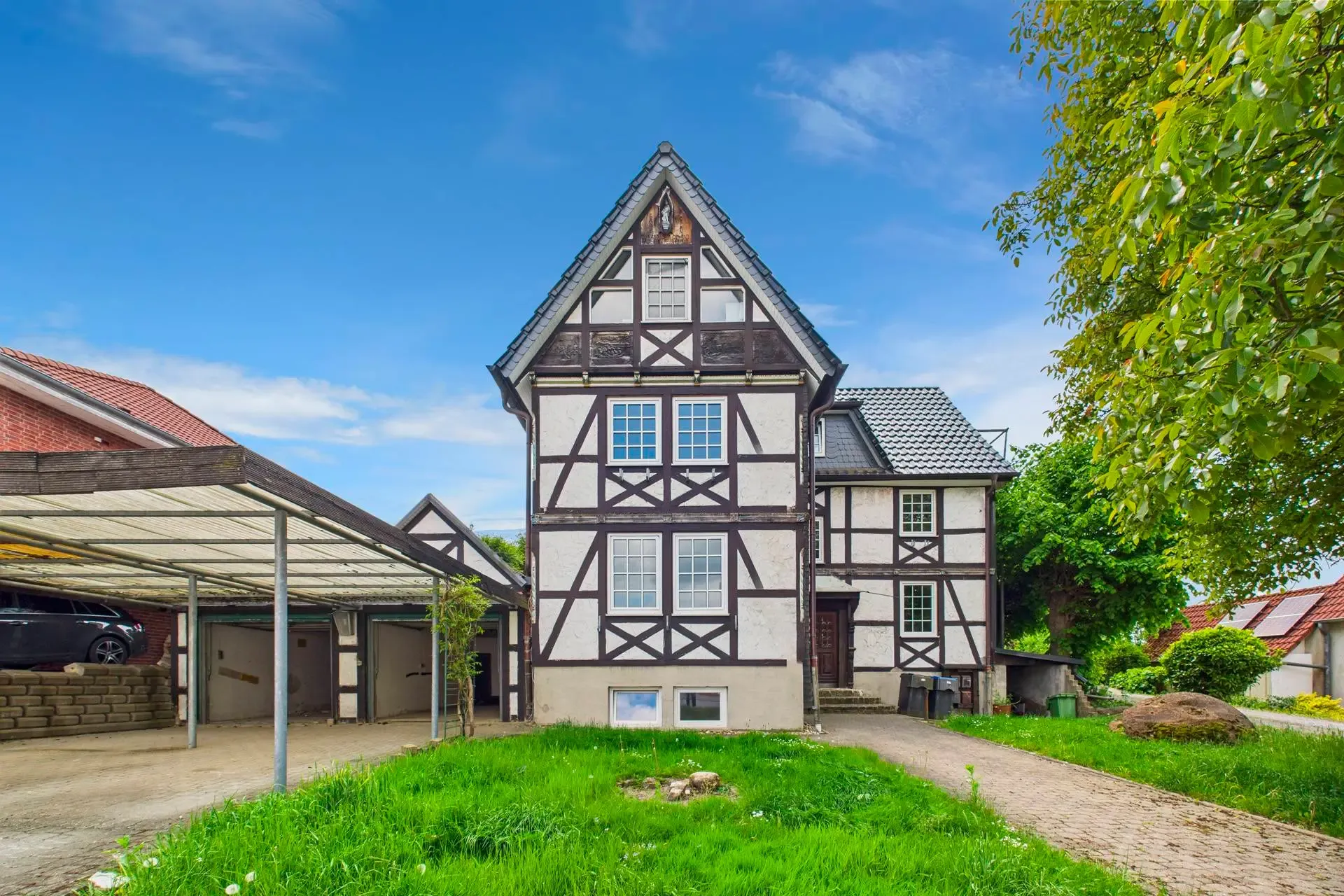 Rustikales Mehrfamilienhaus mit vier Eigentumswohnungen in Warstein – Belecke – Foto 2