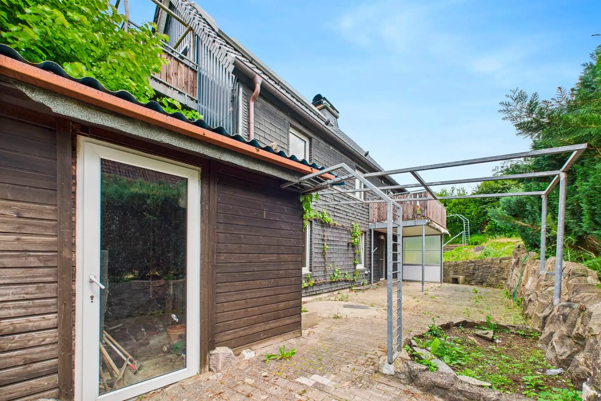 Rustikales Mehrfamilienhaus mit vier Eigentumswohnungen in Warstein – Belecke – Foto 3