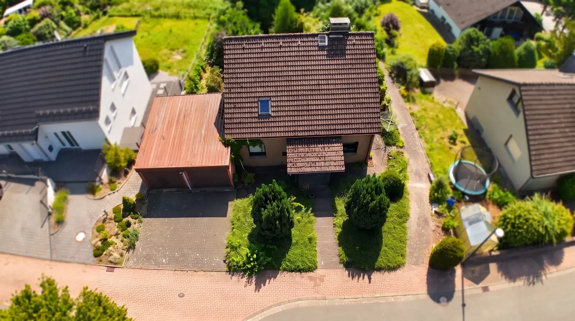 Vermietetes Mehrfamilienhaus mit laufenden Mieteinnahmen und Entwicklungspotenzial in 59602 Rüthen – Foto 2